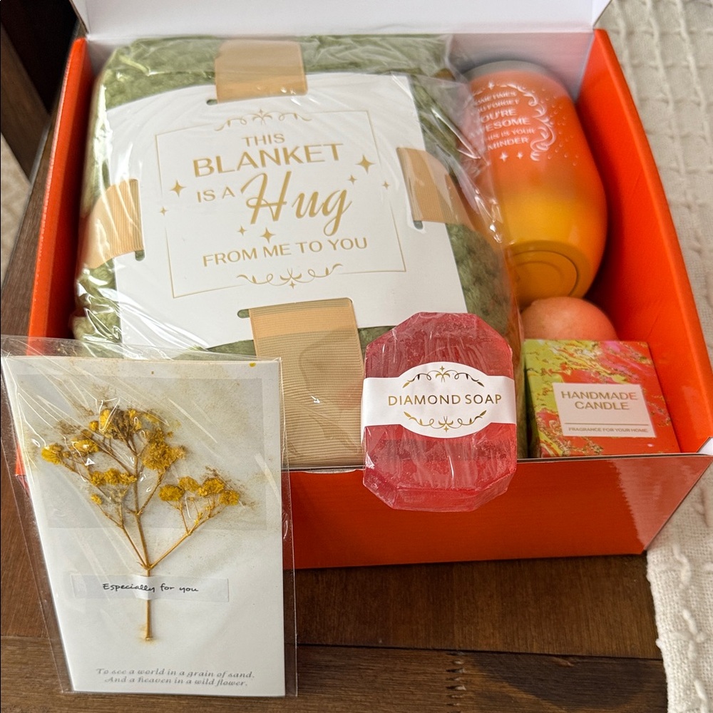 Luxury Bath & Body Gift Set with Green Blanket and Red Soap - Picture 2 of 10